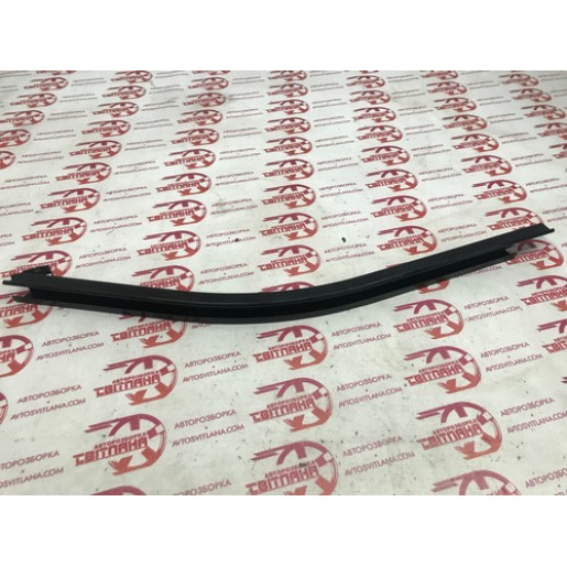 Направляющая роликов раздвижной двери правой нижняя Opel Combo 2001-2011 24403080